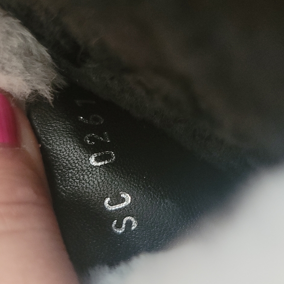 Louis Vuitton Black Light Gray Mink Leather Sandal Limited Edition Slip On Style - Picture 13 of 14